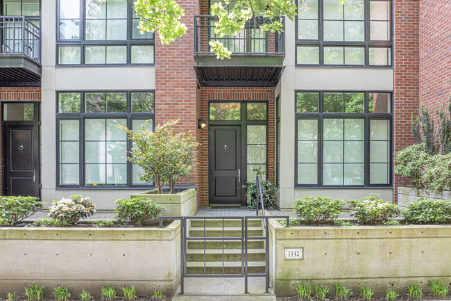 Johnson Street Townhomes in Portland, OR - Foto de edificio - Building Photo