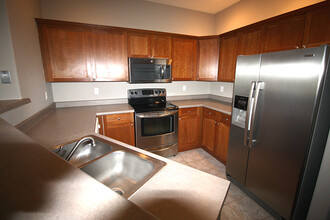 9390 W Chatfield Pl, Unit 203 in Littleton, CO - Building Photo - Building Photo