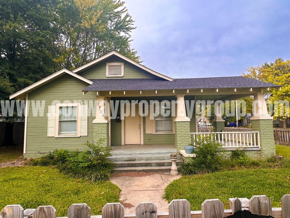 1704 Duncan St in Conway, AR - Building Photo