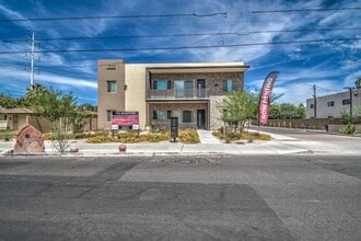 Furnished 1 bed / 1 bath in a 4 bedroom in Tempe, AZ - Building Photo - Building Photo