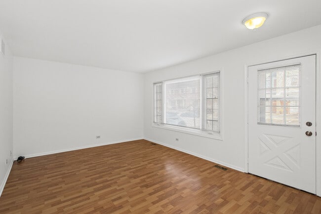 2122 Rugen Rd in Glenview, IL - Building Photo - Building Photo