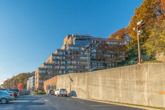 Sunrise Tower in Staten Island, NY - Foto de edificio - Building Photo