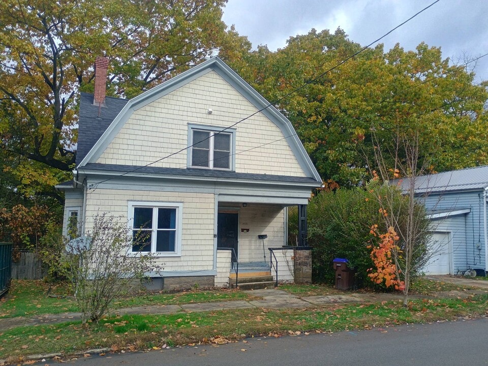 1430 Eagle St in Franklin, PA - Building Photo