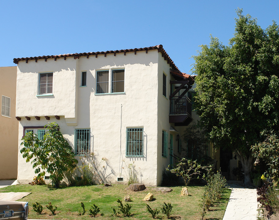 859 N Alexandria Ave in Los Angeles, CA - Building Photo