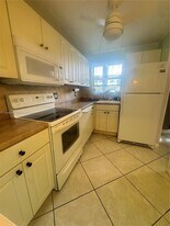 8590 Sunrise Lakes Blvd in Sunrise, FL - Building Photo