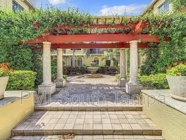 5220 Beach Breeze Ct in Tampa, FL - Building Photo - Building Photo