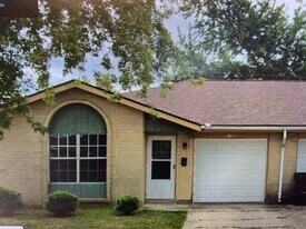 5317 Greencroft Dr, Unit 5317 in Dayton, OH - Building Photo