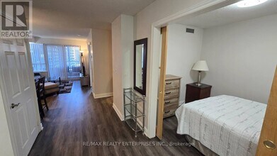 250 Wellington St W in Toronto, ON - Building Photo - Building Photo