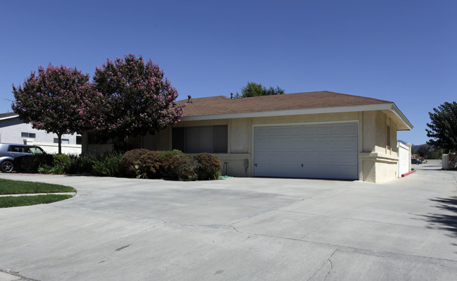 Sherrystone Terrace Townhome in Yucaipa, CA - Building Photo - Building Photo