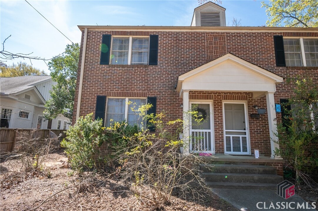 130 University Dr in Athens, GA - Building Photo