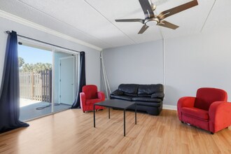 2862 Somerset Park Dr in Tampa, FL - Building Photo - Building Photo