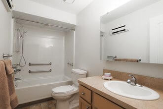 The Waterford in North Canton, OH - Foto de edificio - Interior Photo