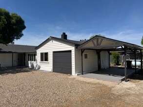 10861 Live Oak Rd in Lodi, CA - Building Photo - Building Photo