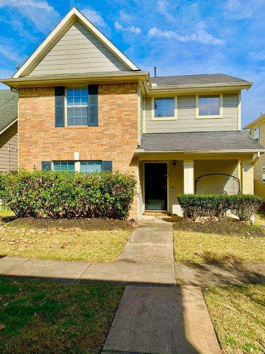 11944 Chanteloup Dr in Houston, TX - Building Photo