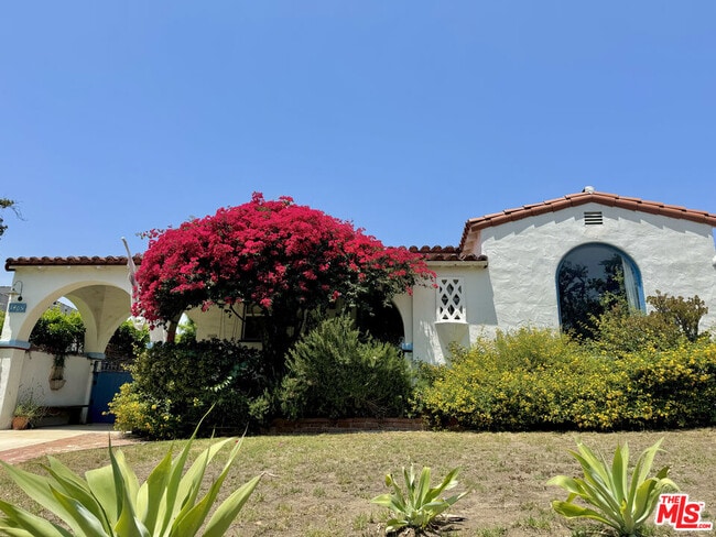 property at 1405 Hillcrest Ave