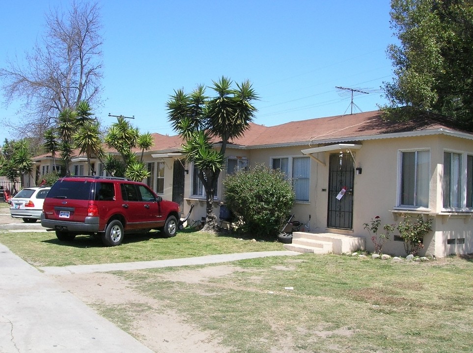 817 E Oaks St in Compton, CA - Building Photo