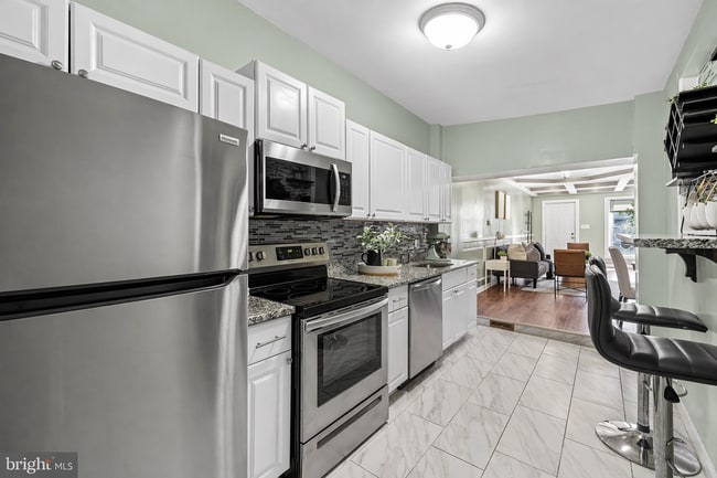 926 W Pratt St in Baltimore, MD - Foto de edificio - Building Photo