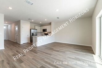 17769 Crescent Moon Lp in Bradenton, FL - Building Photo - Building Photo