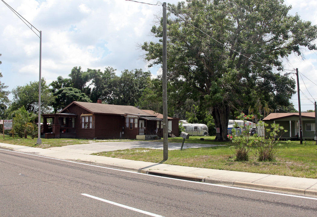 13740 N Nebraska Ave in Tampa, FL - Building Photo