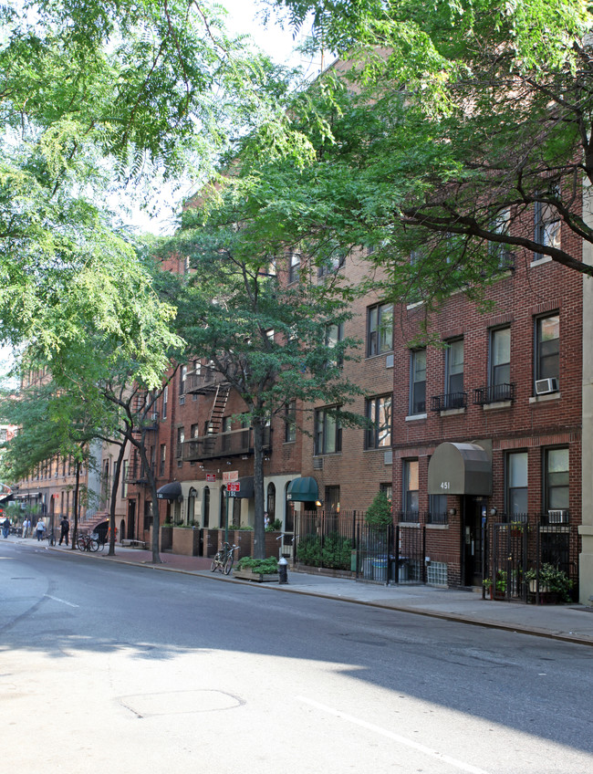 453 W 43rd St in New York, NY - Foto de edificio - Building Photo