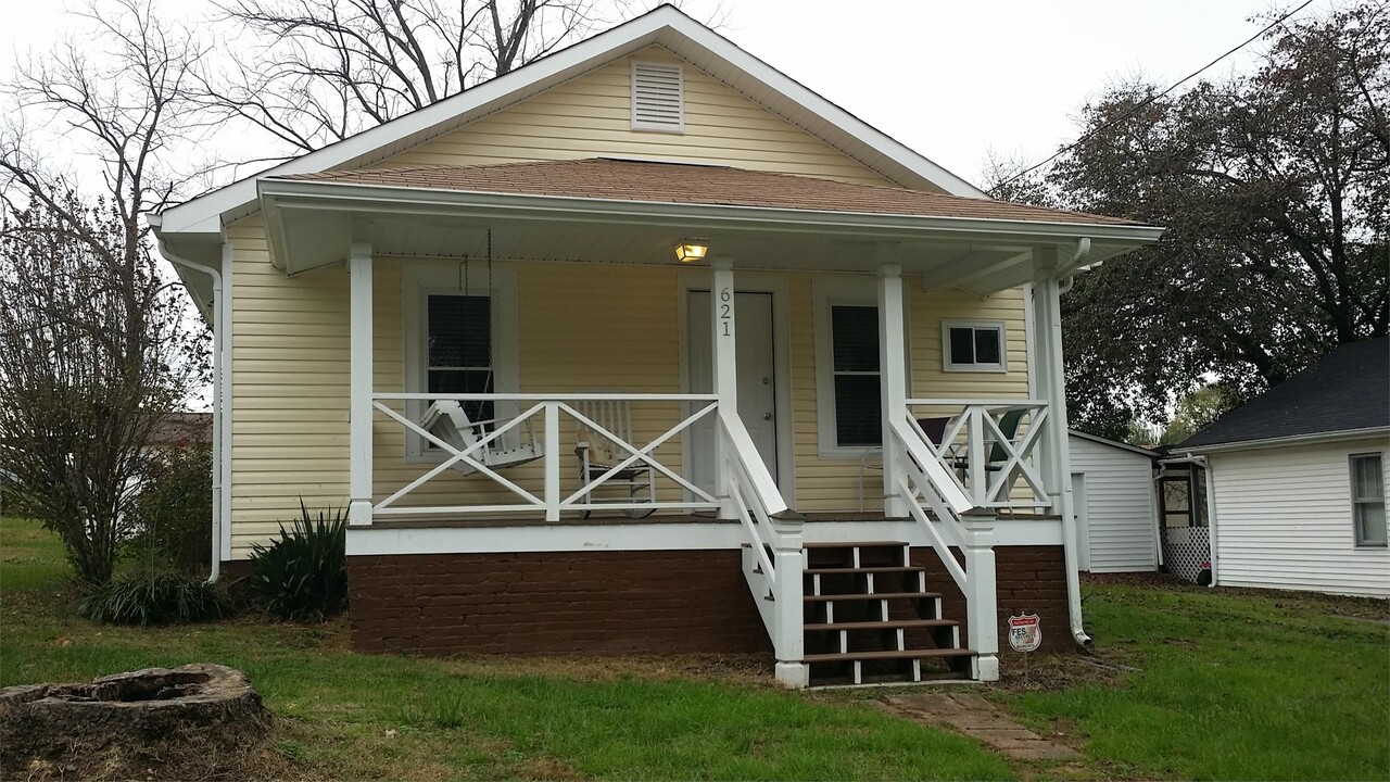 1505 E Lamar Alexander Pkwy in Maryville, TN - Building Photo