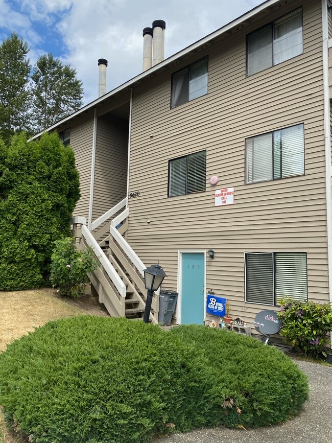 9620 NE 188th St, Unit POP four-plex in Bothell, WA - Foto de edificio - Building Photo