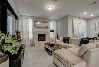 17756 Sage Ln in Dallas, TX - Building Photo - Building Photo