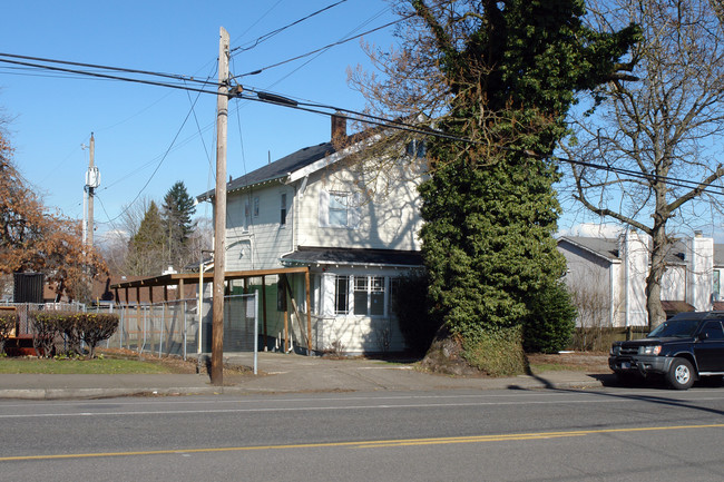 5331 NE Killingsworth St in Portland, OR - Building Photo - Building Photo