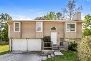 2098 Drake Ct in Lithonia, GA - Building Photo