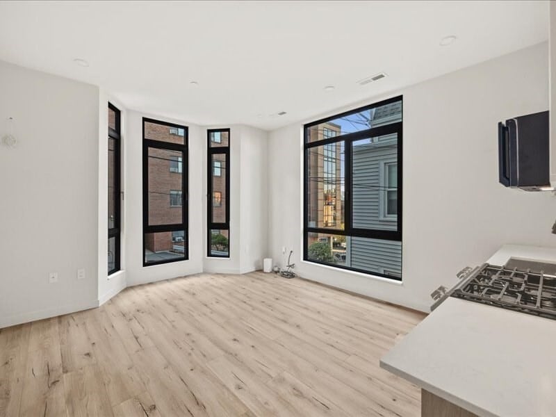 6 National St, Unit 2 in Boston, MA - Foto de edificio