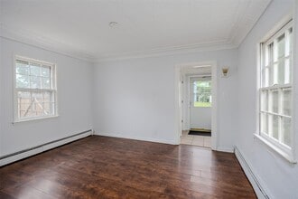 422 President Pl in West Babylon, NY - Foto de edificio - Building Photo