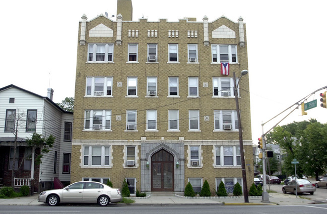 894 Kennedy Blvd in Bayonne, NJ - Foto de edificio - Building Photo