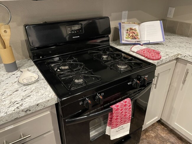 19225 N Cave Creek Rd in Phoenix, AZ - Building Photo - Building Photo