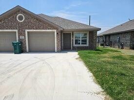 108 1/2 Surrey Ln in Gatesville, TX - Building Photo