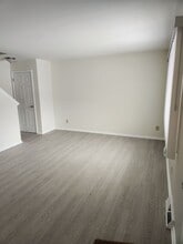 West View Townhomes in Milwaukee, WI - Foto de edificio - Building Photo