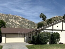 425 Glenhill Dr in Riverside, CA - Building Photo