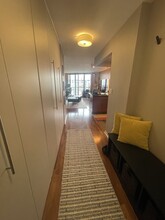 111 W Maple St, Unit 3305 in Chicago, IL - Building Photo - Building Photo