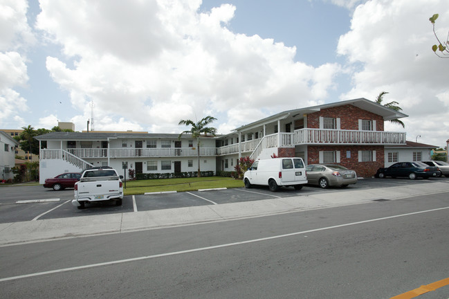 40 8th St in Hialeah, FL - Building Photo - Building Photo