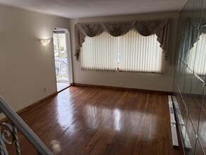 81-11 261st St in Queens, NY - Building Photo - Building Photo