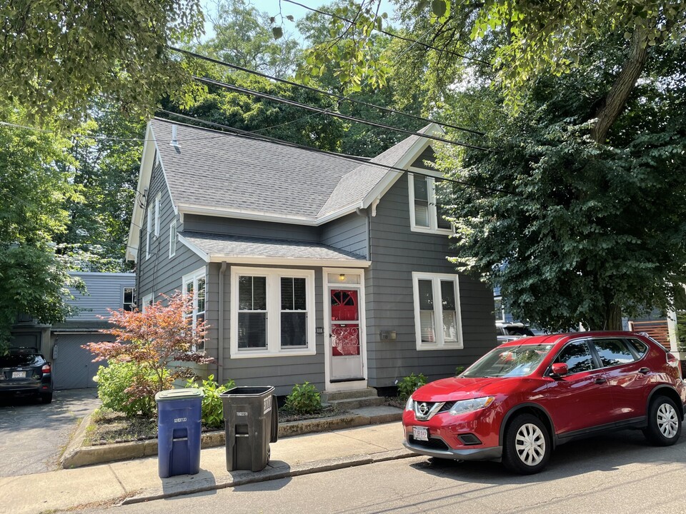 118 Heath St, Unit House in Somerville, MA - Foto de edificio