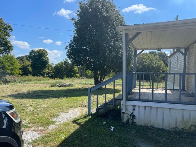 6119 Holy Cross Rd in Loretto, KY - Building Photo - Building Photo