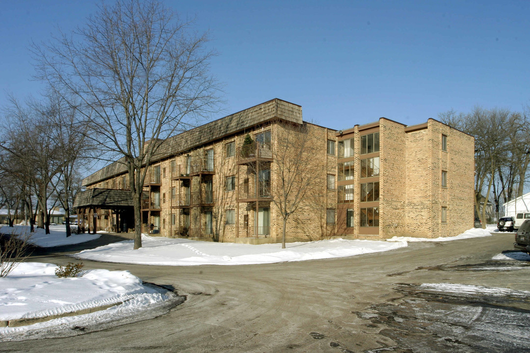 Waters Edge in Lake Zurich, IL - Foto de edificio