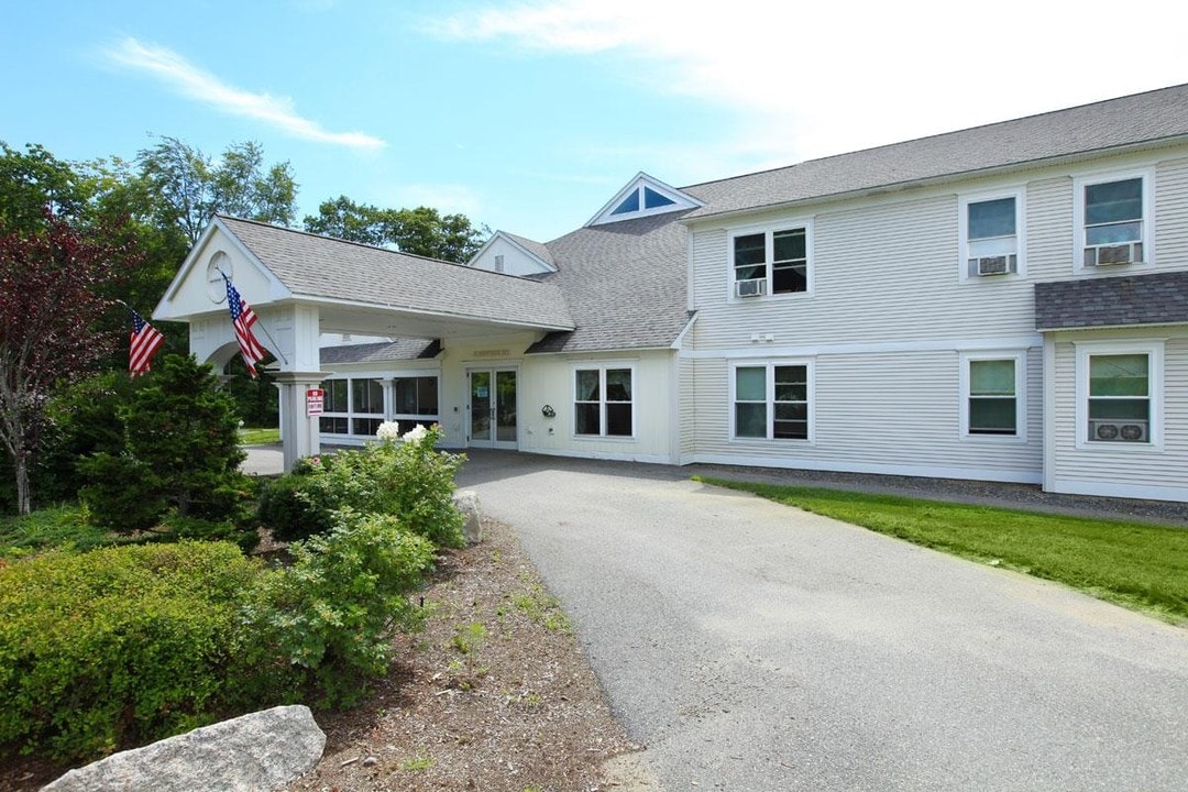 The Meadows in Ellsworth, ME - Foto de edificio