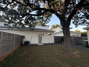 309 E Pecan St in Burnet, TX - Building Photo - Building Photo