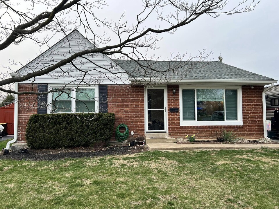 3 Colonial Cir in Norristown, PA - Building Photo