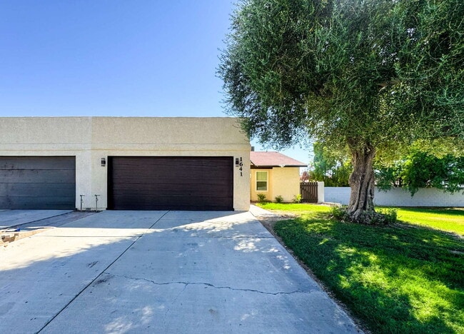property at 1641 W Hillside Pl