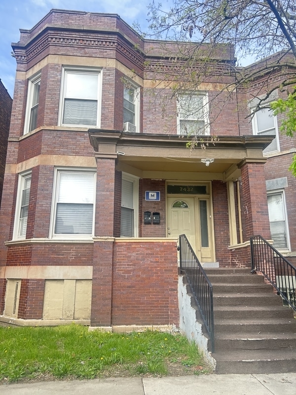 property at 7432 S Blackstone Ave