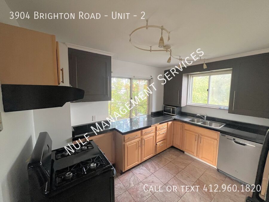 3904 Brighton Rd in Pittsburgh, PA - Building Photo