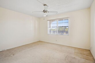 2802 Victoria Way, Unit F4 in Coconut Creek, FL - Building Photo - Building Photo