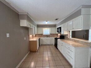 8817 Shadow Bluff Ave in Denham Springs, LA - Building Photo - Building Photo